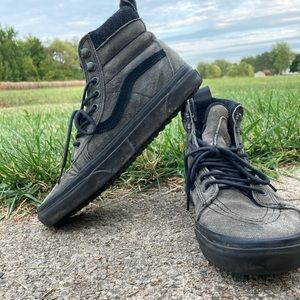 Vans All Weather MTE women’s size 9